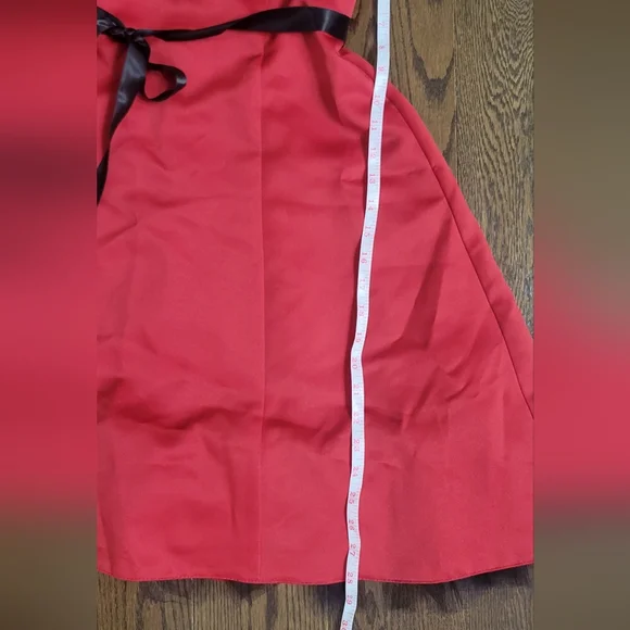 Beautiful Strapless red dress with black belt - Picture 7 of 11